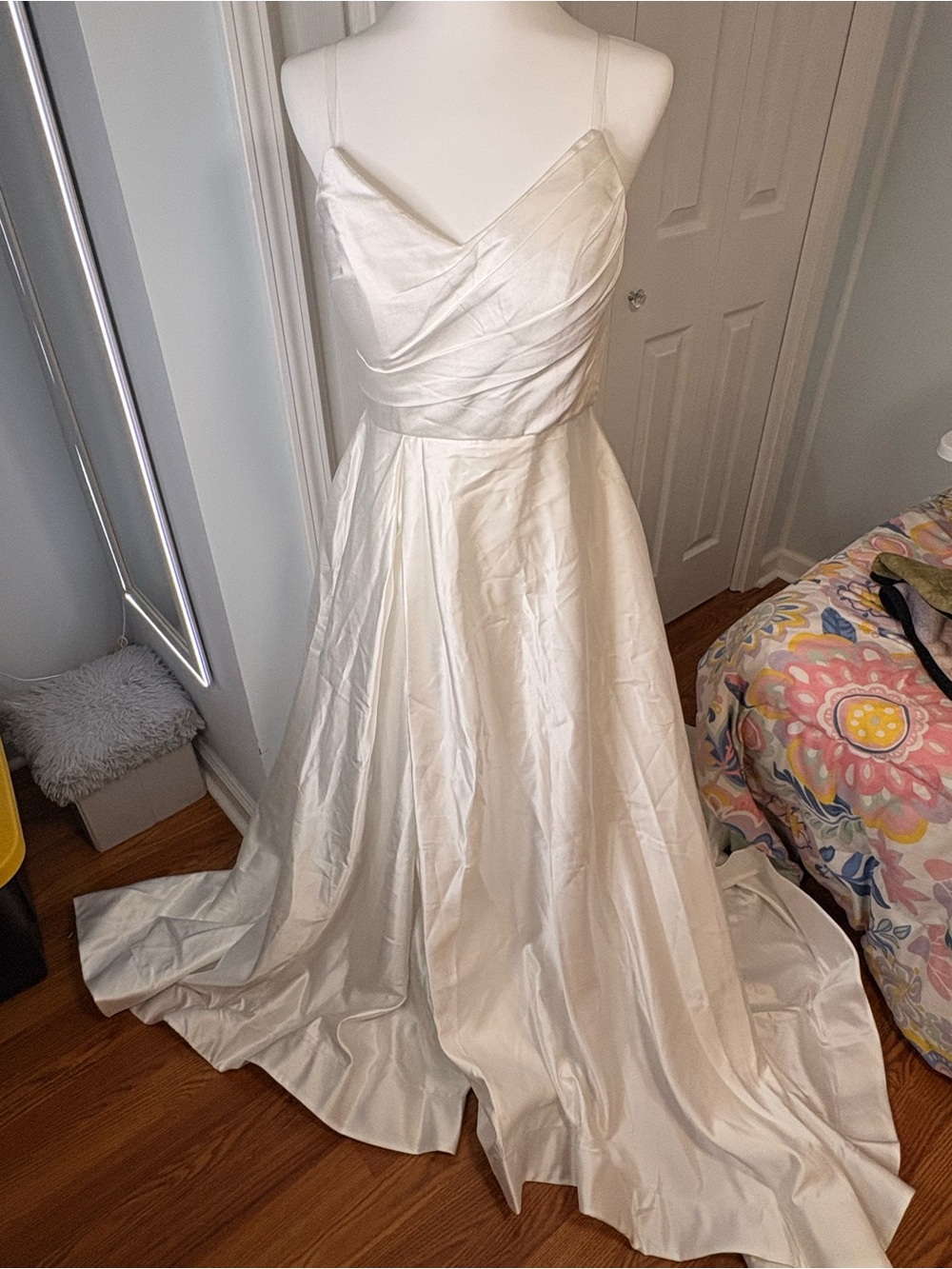 Elegant Ivory Spaghetti Strap Bridal Gown